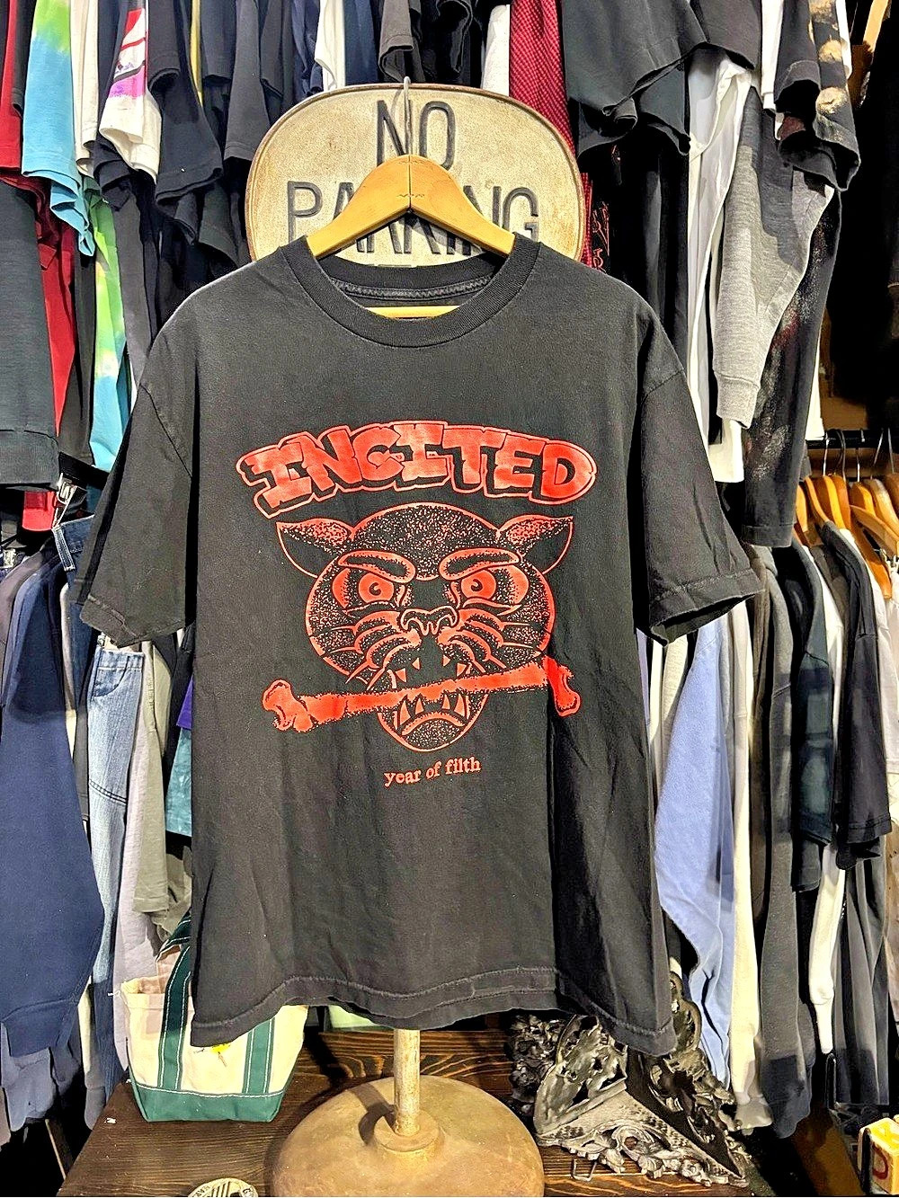 Vintage Y2K Hard-Core Band Graphic T-Shirt Black & Red Large